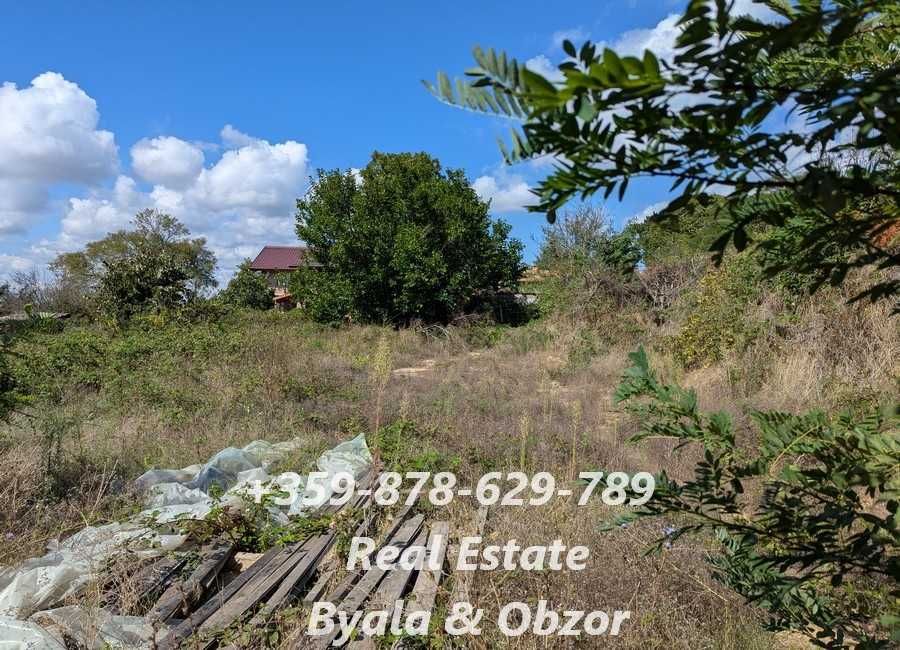 Парцел  в гр.Бяла с разрешение за строеж на къща