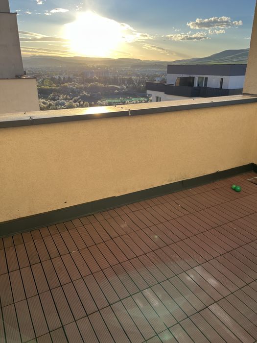 Vand apartament cu o camera,bucatarie,baie ,terasa si balcon