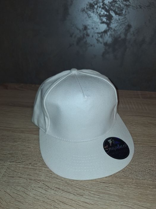 Шапки с широка козирка