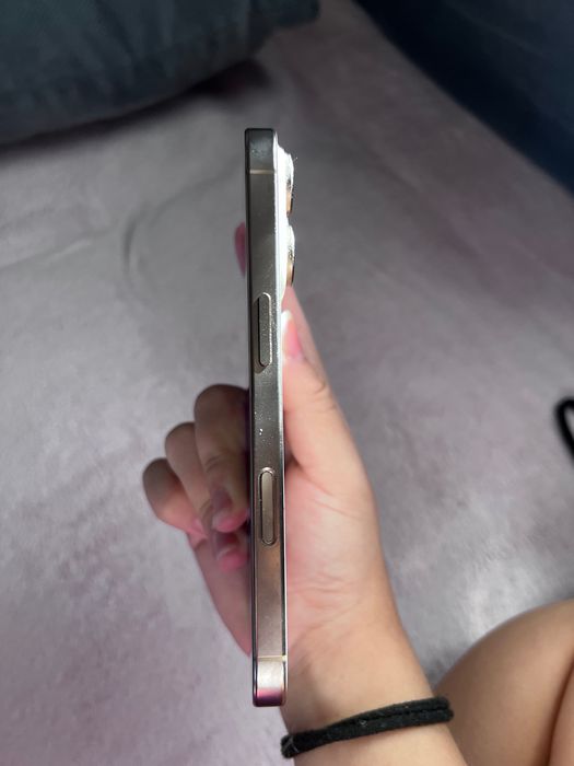Телефон-iPhone 16 pro