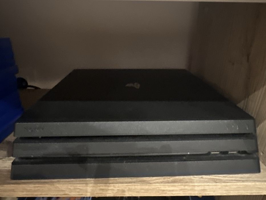 PS4 pro in stare impecabila