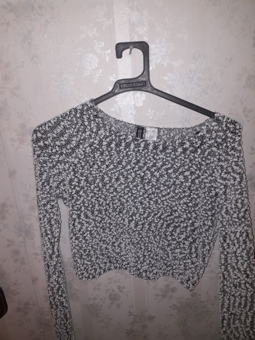 Pulover top H&M.