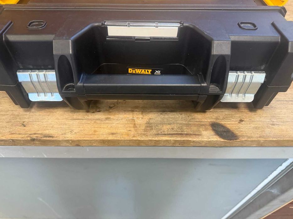 Кутии за инструменти DEWALT