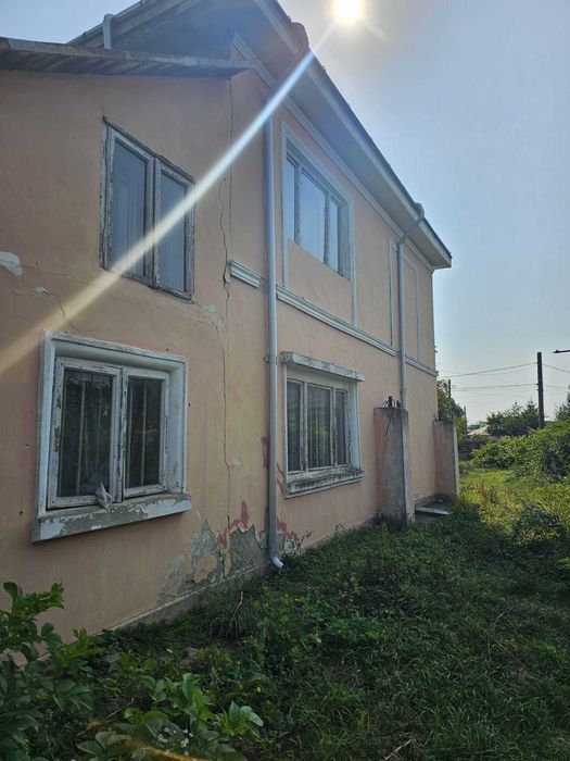 De vânzare casă P+1 cu teren 800 mp – Cotu Vameș (la 5 min de Roman)