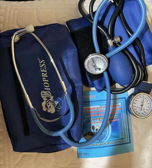 Прибор для измерения давления со стетоскопом