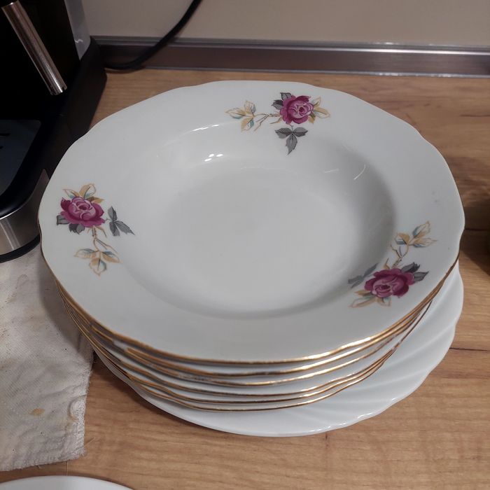 Порцеланови чаши, сервизи, кристални купи