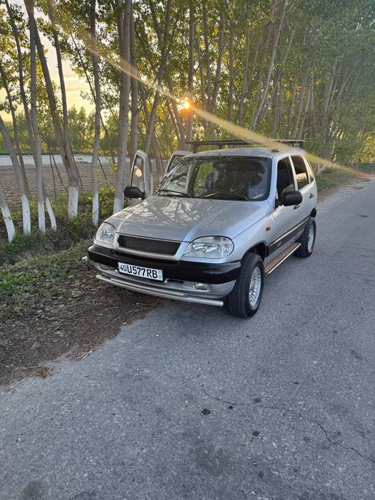 Niva 4x4 sotiladi
