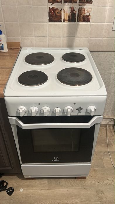 Продам холодильник и электрическую плиту