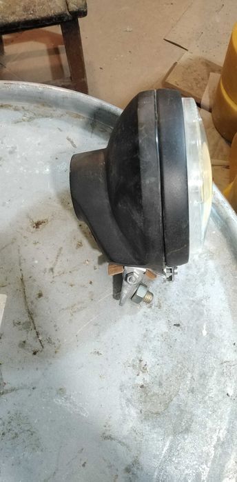 Продается тракторные фары (фароискатель) а также для грузовой авто.