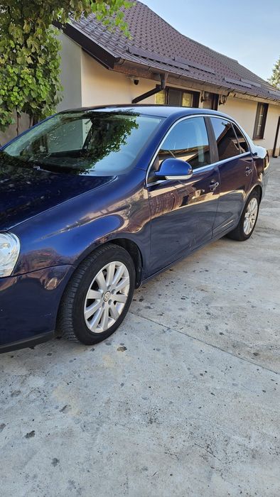 Vând Volkswagen Jetta,  1.6, benzina, stare bună, întreținută, fiscal pe loc
