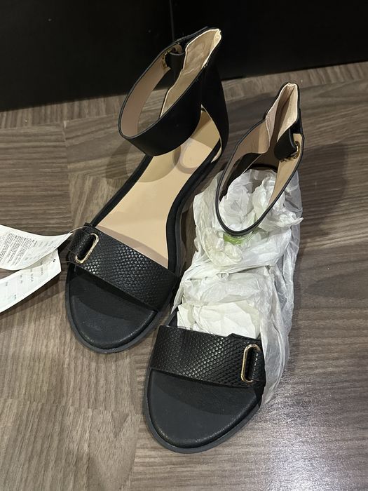 Дамски сандали.