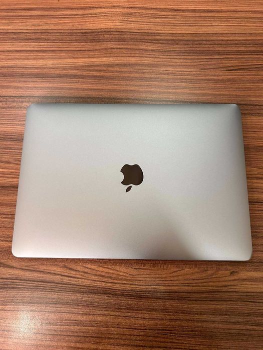 Продавам MacBook Pro 13', 2020, 16 GB Ram,512 GB Hard, Space Grey