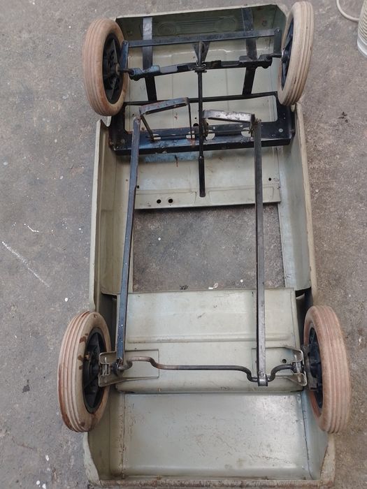 Детска количка на педали