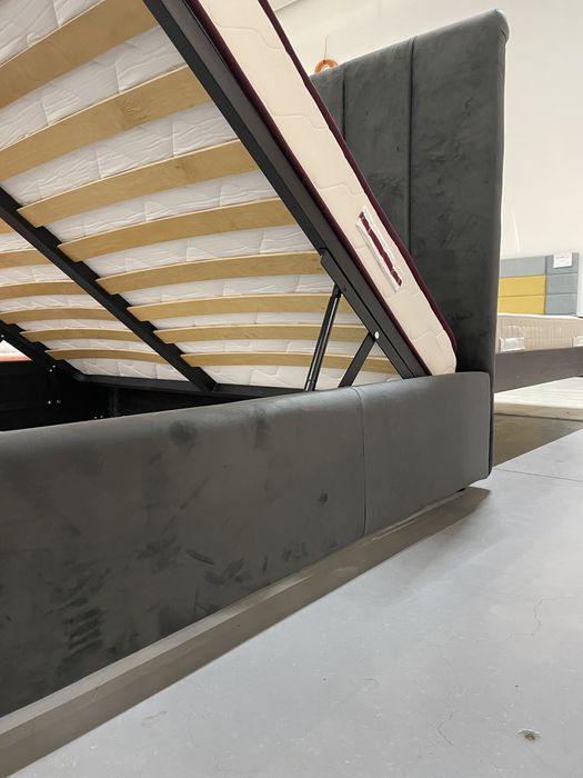 Pat tapitat cu spatiu depozitare