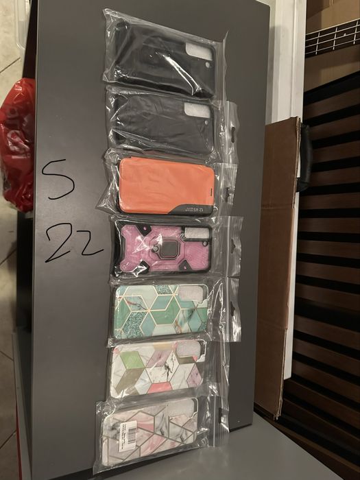 Vand lot 7 huse noi pentru telefon Samsung S22
