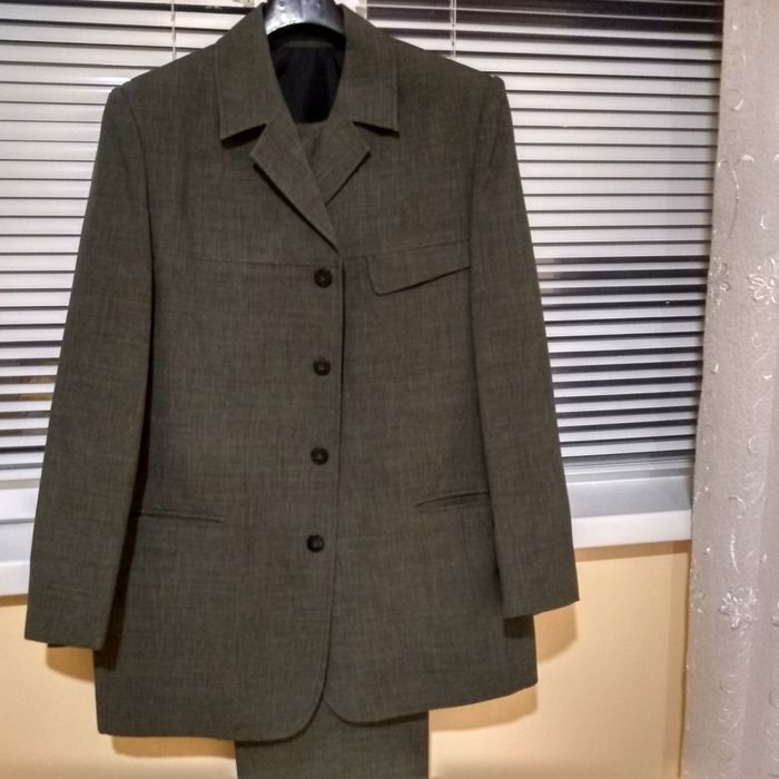 Абитуриентски костюм