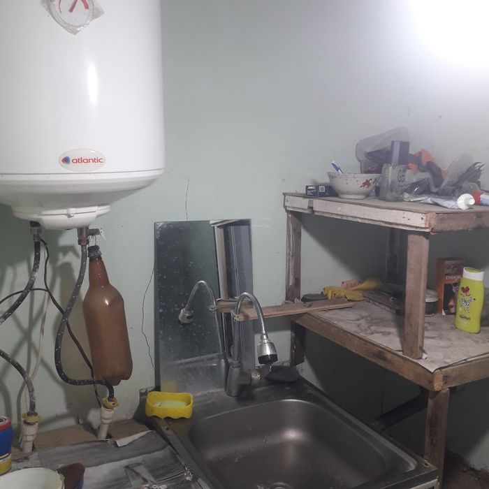 Уй сотилади 11сотих  6 хонали уй + 2 хона  времянка