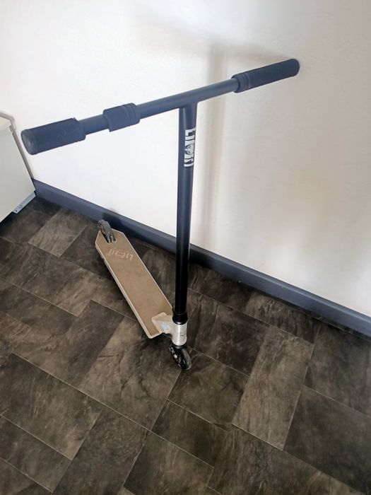 Продам трюковой самокат Limit