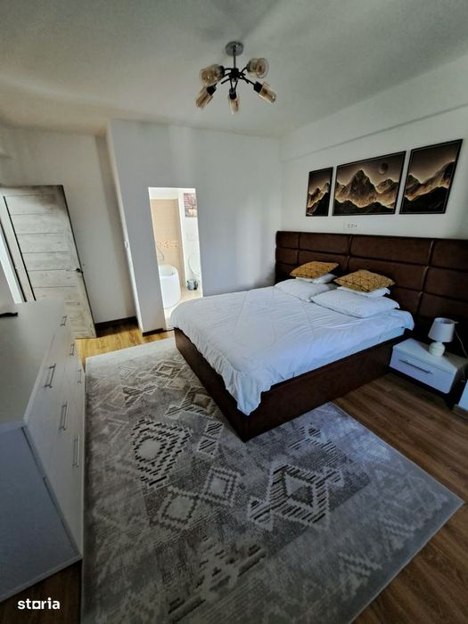 Apartament cu 3 camere semidecomandate, Centru