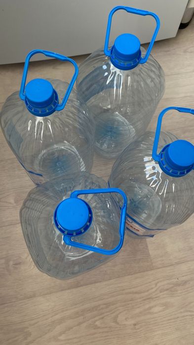 Продам бутылки 5 л