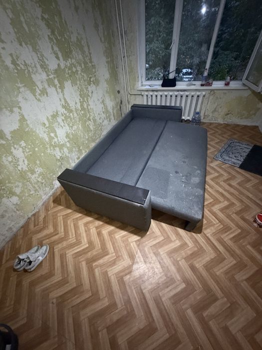 Продам диван серый