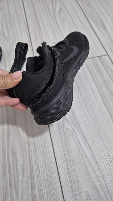 Vând adidasi Nike pentru baieti intr-o stare foarte buna