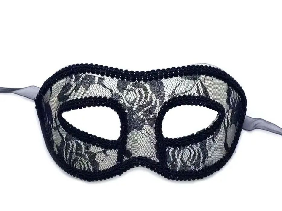 Элегантная карнавальная маска для женщин
