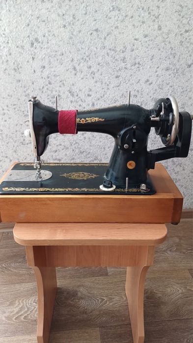 Продам швейную машину !