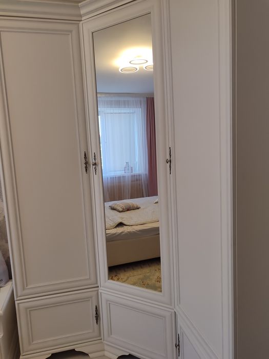 Продам шкаф трёхдверный.