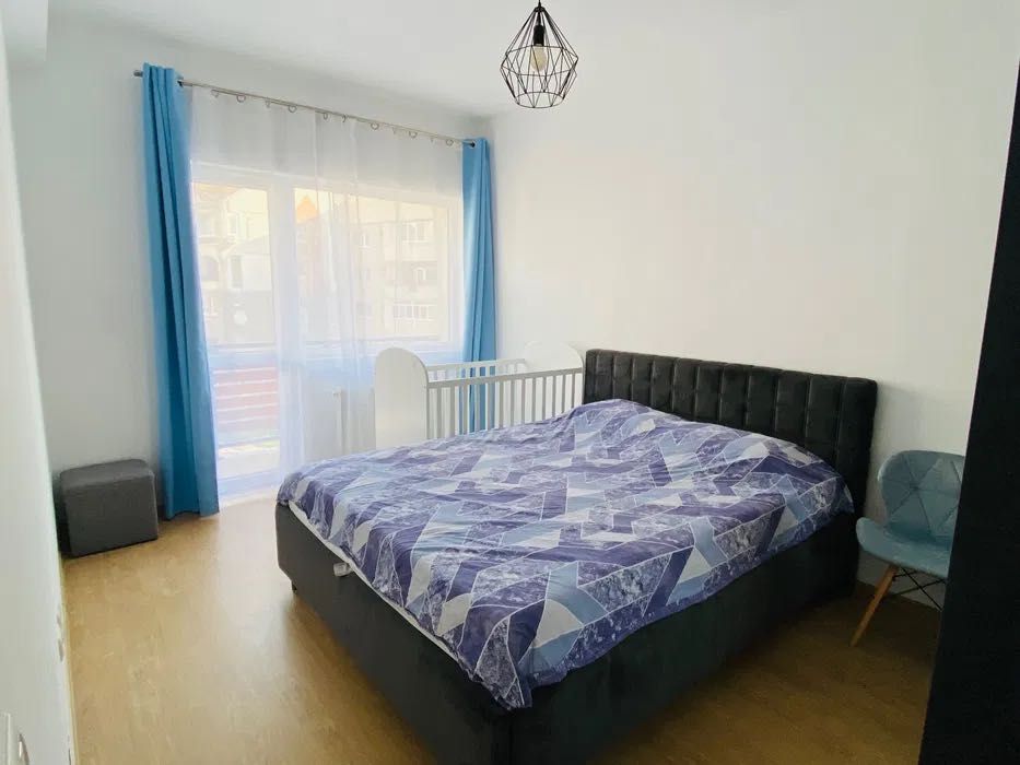 Vând apartament 3 camere decomandat, etaj 2 - Ultracentral, Câmpia Turzii
