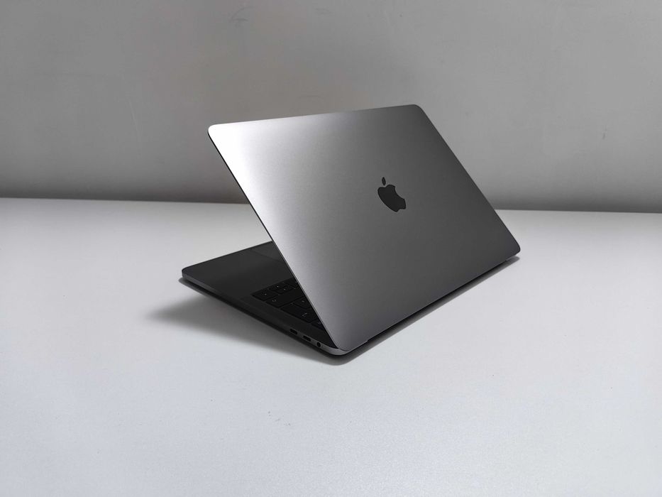 Macbook PRO 13 2018 Touchbar i7 16gb  baterie ca NOUA Factura GARANTIE