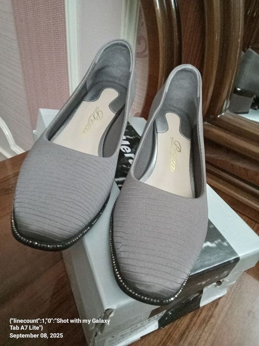 Ayollar tuflisi sotiladi