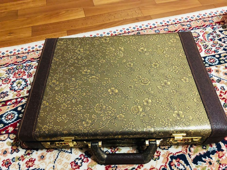 Продам кейс  для столовых приборов