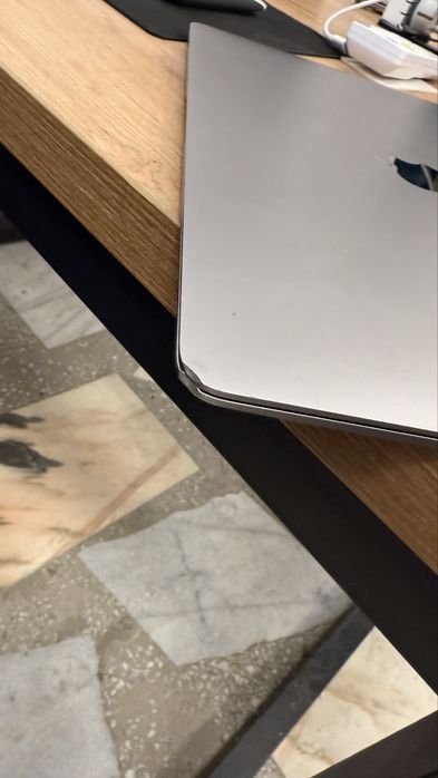 MacBook Air 2019 core i5 256gb