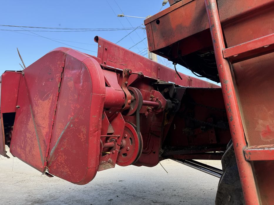 Vând  Heder/Masa de cules porumb Massey Ferguson de 4 rânduri