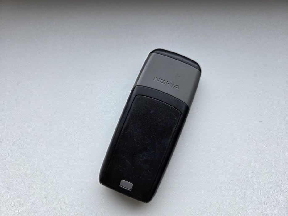 Nokia 1600 - telefon simplu cu butoane