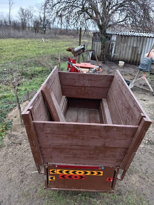 Vând  motocultor  cu remorca