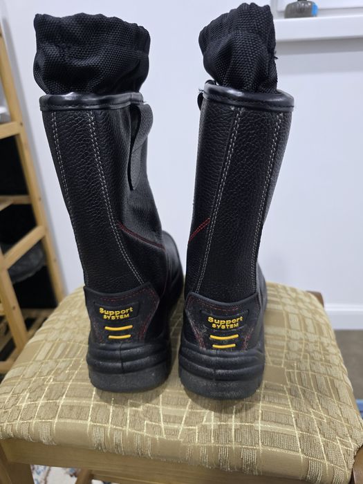 Зимние утеплённые сапоги , сефти.