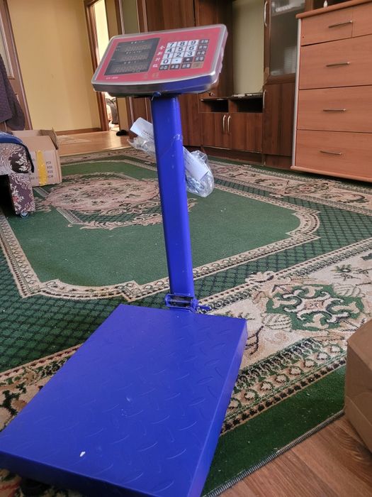Продам весы Напольные
