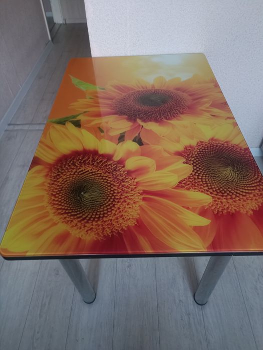 стеклянный кухонный стол