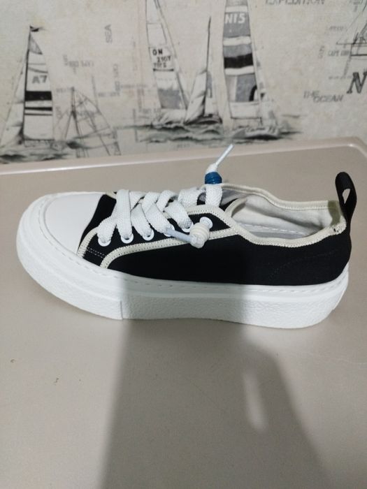 Продам кеды новые.