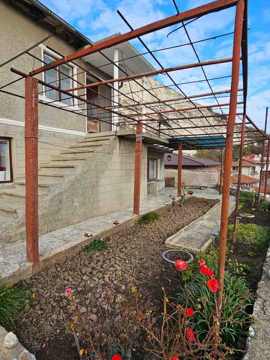 Двуетажна къща в центъра на гр. Балчик