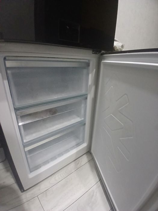 Продам холодильник Hansa