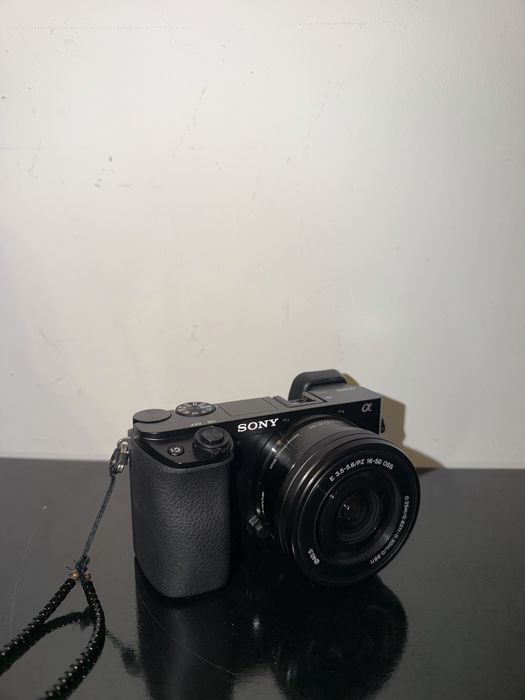 Sonny mirrorless Alpha a6100 + obiectiv 16-50mm