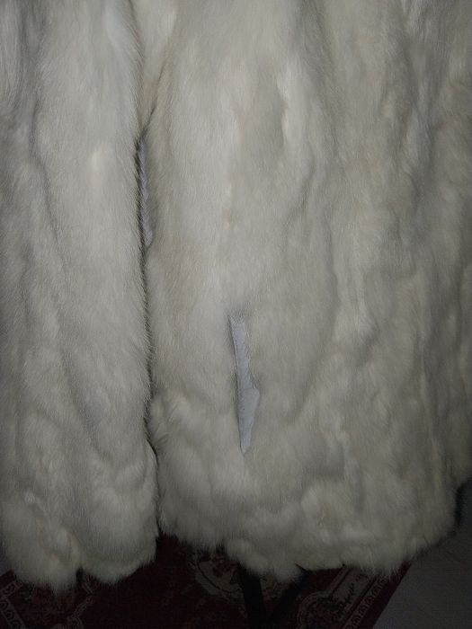 Vând haina de blana naturala cu piele