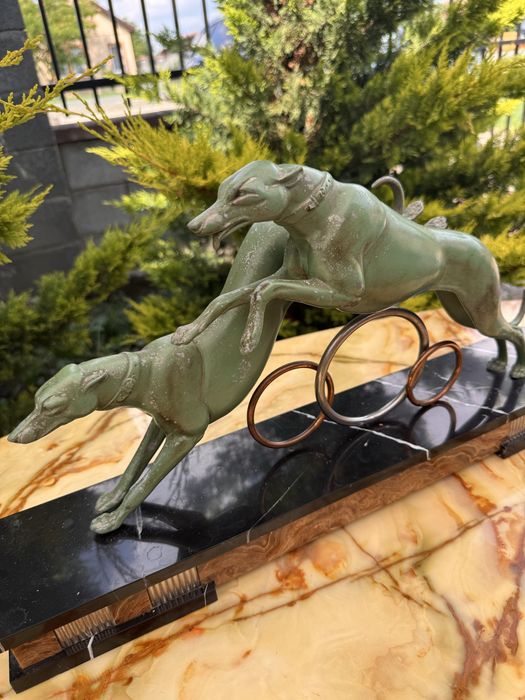 Statueta Art Deco - metal pe soclu de marmura
