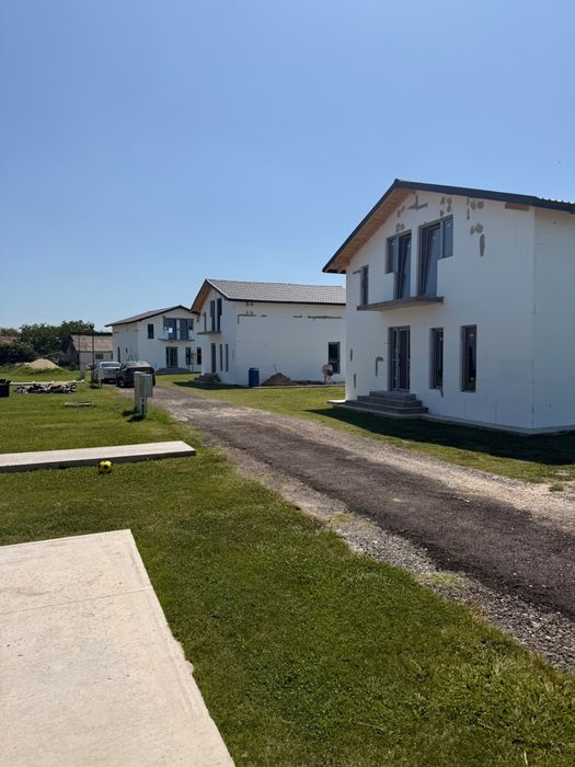 Casă nouă de vânzare – 130 mp utili, la doar 10 km de Târgoviște!