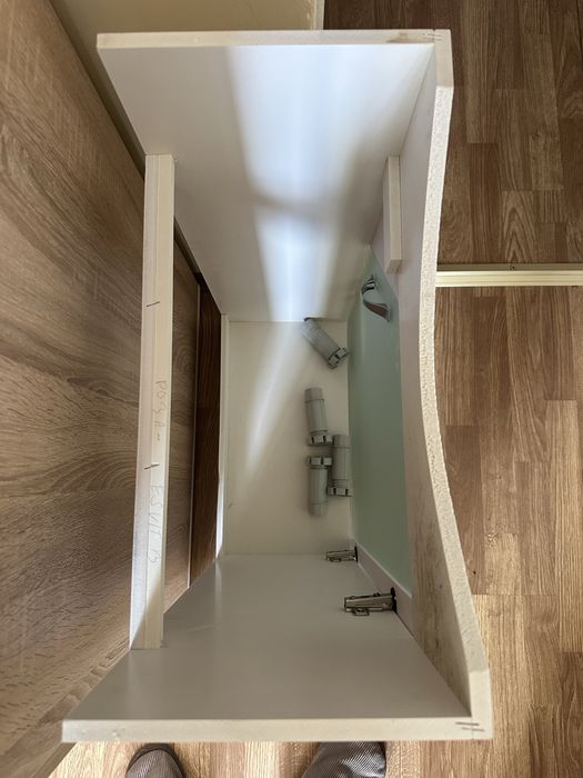 Долен шкаф за баня с умивалник