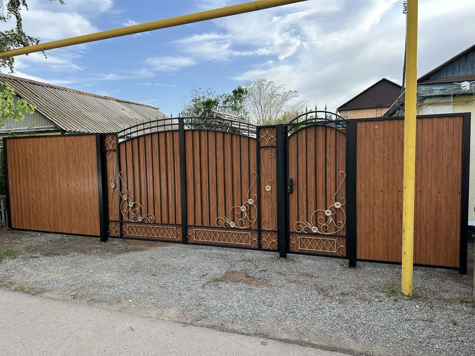 Распашные кованные ворота
