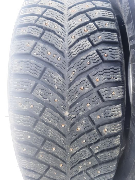 Продам шины. 215/60/17 мишелин.